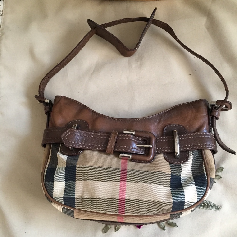 AUTHENTIC BURBERRY.